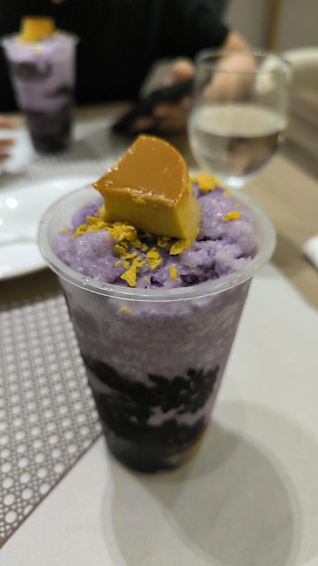 top view of the dessert with leche flan and cornflakes on top